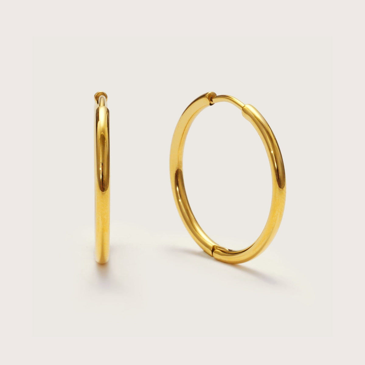 Women Classic Midi Hoop Earrings 20 mm in gold tone